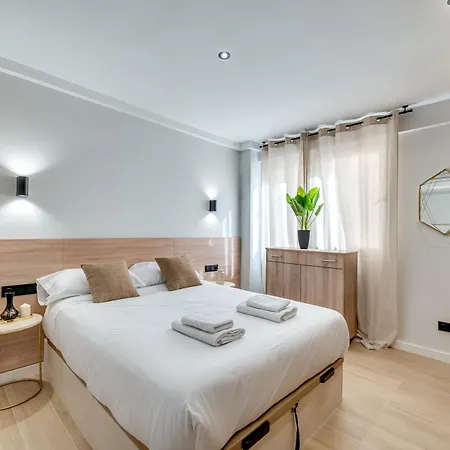 Victoria Lux 100 Apartment
